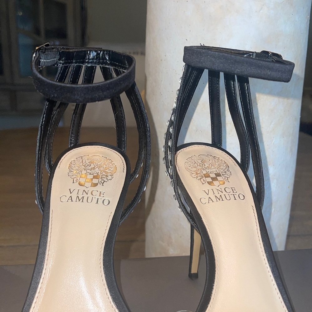 LIKE NEW VINCE CAMUTO DAPHERY RHINESTONE EMBELLISHED BLACK SATIN BRAZIL SIZE 7.5 - Picture 14 of 17